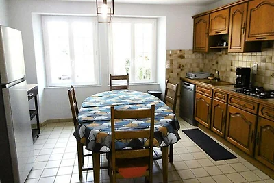 Huis vlakbij het strand met tuin en barbecue