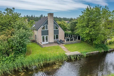 Charmante Villa mit Sauna am Wasser