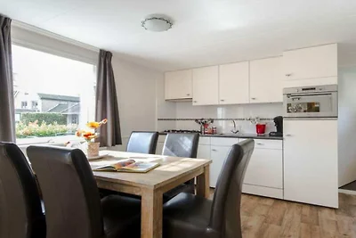 Ferienhaus in Nes mit Schwimmbecken
