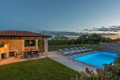 Villa in Kaštelir met zwembad