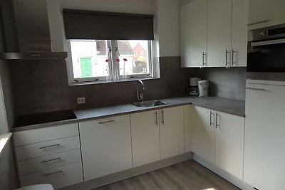 Geräumiges Ferienhaus mit Sauna in Strandnähe