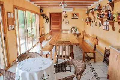 Villa mit Sonnenliegen