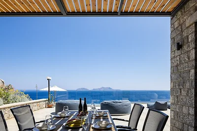 Seafront luxury villa,infinity pool & devine...