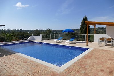 Lussuosa villa a Faro con piscina privata