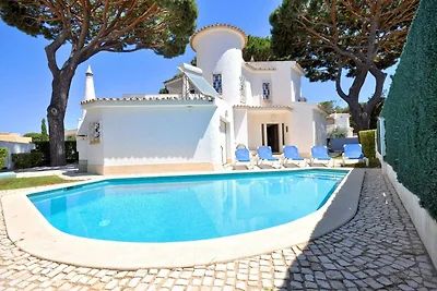 Villa im typisch portugiesischen Stil, ruhige...