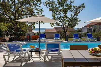 Seaview Villa Deep Green with pool