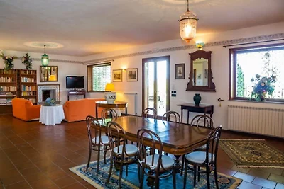 Fesselnde Villa in Ricadi mit Pool