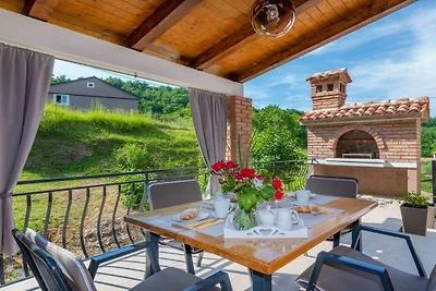 Vakantiehuis in Pićan met zwembad