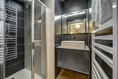 Modern 3 Bed 2 Bath Apt Close to Chamonix...