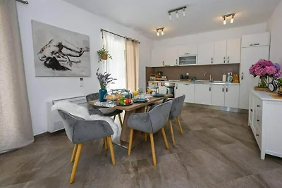 Villa Anita - Five Bedroom Villa with Swimmin...