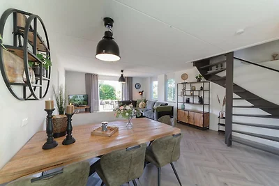 Geräumiges Ferienhaus mit Sauna in Strandnähe