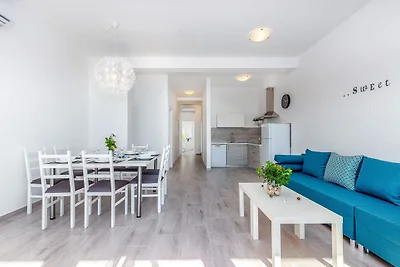 Appartement met zwembad vlakbij zee