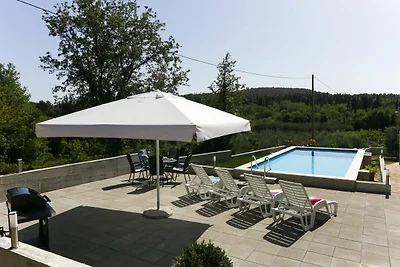 Villa Harmonia con patio e piscina in comune
