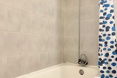 Studio-Schlafsofa in der Nähe der Gem Station