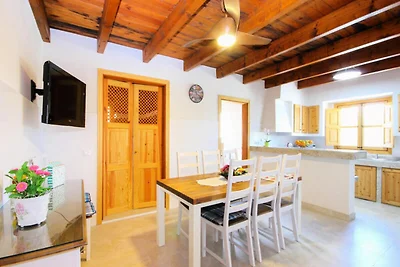 Villa in Muro met zwembad en prachtige tuin