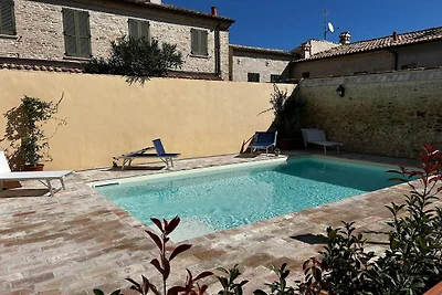 Wohnung in einem Dorf mit Swimmingpool