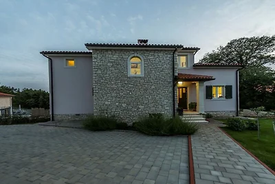 Villa in Tinjan met barbecue en wifi.