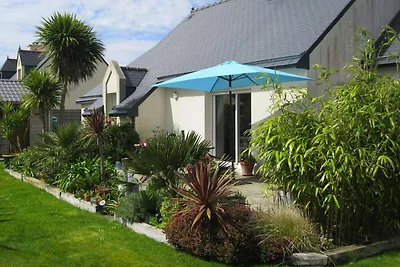 Casa con giardino tropicale vicino alla costa