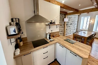 Sanctuaire luxuriant près de la forêt