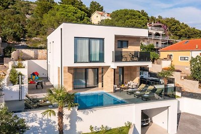 Luxe villa met zwembad en sauna