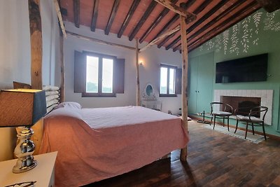 Serene apartment in Pietrasanta with private...