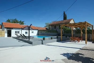 Villa in Glavica mit Schwimmbecken