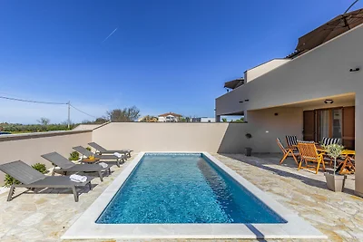 Familienvilla mit Pool, Wellness