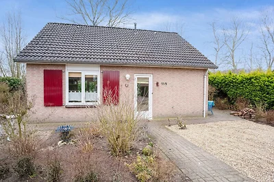 Bel bungalow a Beek con vasca idromassaggio
