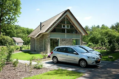 Villa con tetto in paglia, due bagni, a 8 km ...