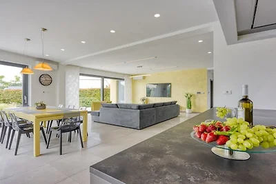 Villa in Tinjan mit Barbecue und Wifi