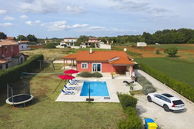 Villa con piscina a 1 km dalla spiaggia