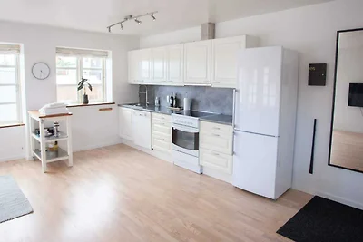 Zentrale Gemutliche Wohnung -- By Traum...