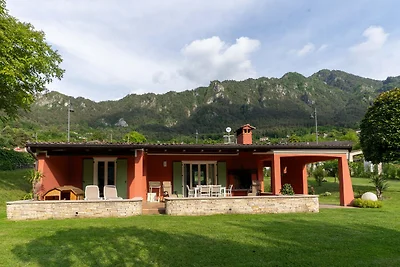 Idyllisch vakantiehuis bij het Idromeer
