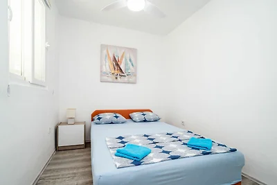 Apartment & Rooms Alan - Double Room with Sha...