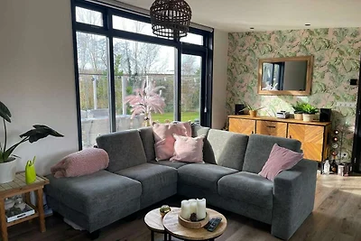 Schöner Bungalow mit großem Garten