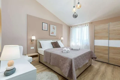 Modernes Apartment mit einem Schlafzimmer in...