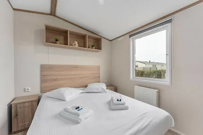 Accogliente casa mobile immersa nella natura