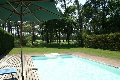 Schöne Villa mit Privatpool, nur 900 m vom St...