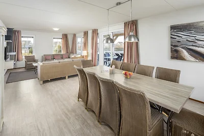 Villa mit Sauna und Ruderboot in Meeresnähe