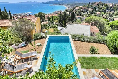 Villa in Le Lavandou mit Meerblick Pool