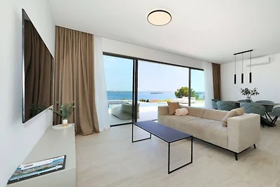 Villa in Tkon mit Schwimmbecken