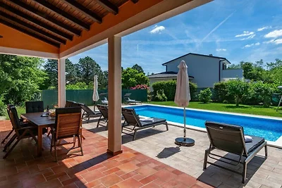 Villa in Santalezi mit Schwimmbecken