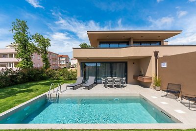 Luxushaus mit Terrasse und privatem Pool