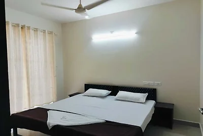 Hotel O Kazhakuttam Railway Station