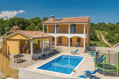 Villa mit privatem Pool und Meerblick