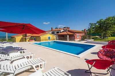 Vakantiehuis in Pićan met zwembad