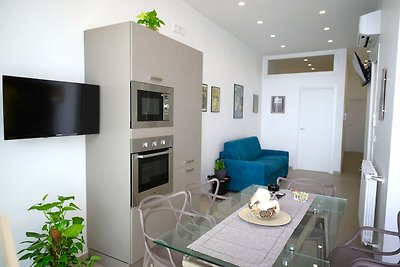 Mooi appartement aan zee in Giardini Naxos