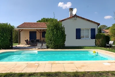 Villa mit Garten in der Nähe des Golfplatzes