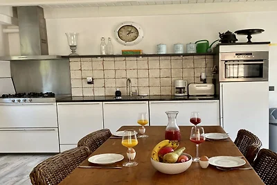 Villa in Wateren met overdekt terras