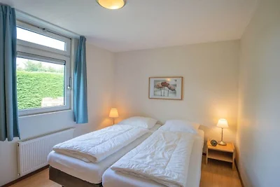 Bungalow in Den Burg mit Schwimmbecken